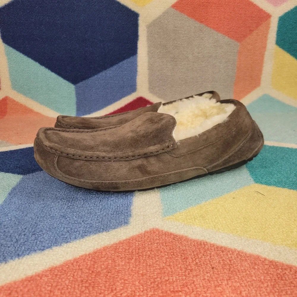 UGG Australia Ascot Suede Slippers Espresso Brown‎ Sheepskin Lined Mens 5775